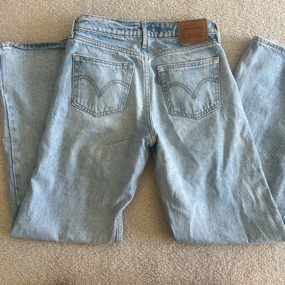 Levi’s Low Rise Loose Jeans - Picture 2 of 3
